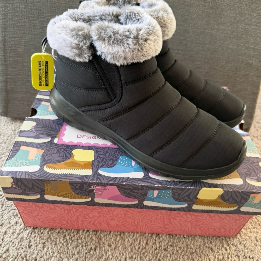 Skechers Black Boots with Gray Fur Trim